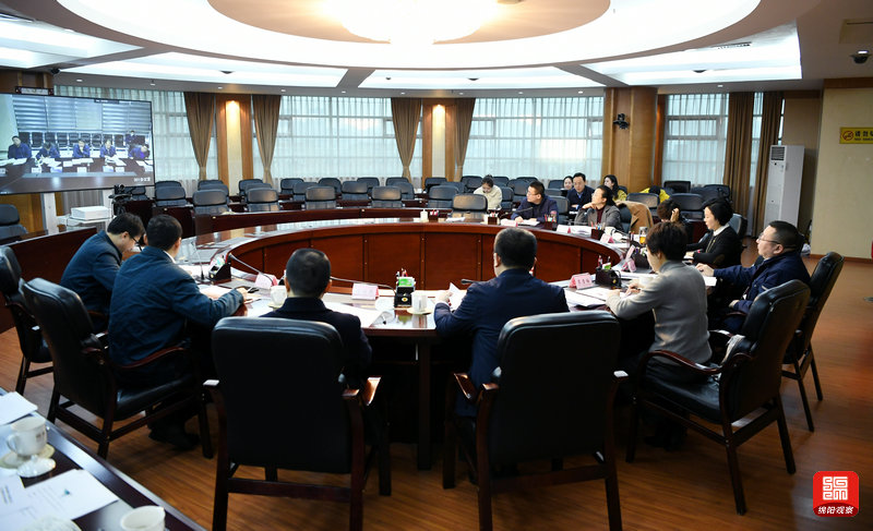 2021年1月6日，元方主持召開中國重汽綿陽生產(chǎn)基地擴能上量第三次聯(lián)席會議  張莉 攝.jpg