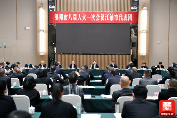 2021年10月27日，羅增斌參加江油代表團(tuán)分團(tuán)討論  張莉 攝.jpg