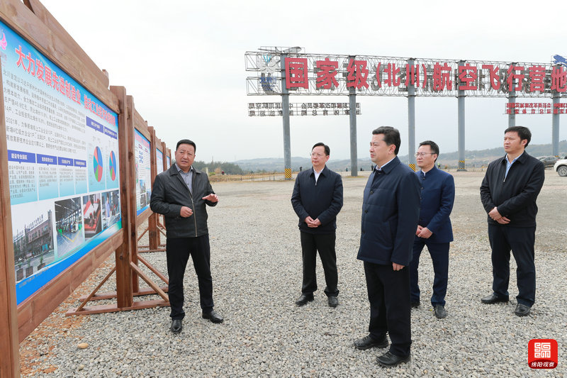 2021年3月6日 羅增斌在通用機(jī)場調(diào)研（記者 賴杰 攝）.jpg