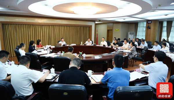 2021年6月16日，市政府第122次常務(wù)會(huì)議   張莉  攝.jpg