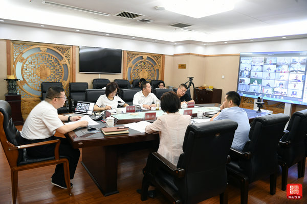 2021年8月26日，元方主持召開全市疫苗接種工作會議  張莉 攝.jpg