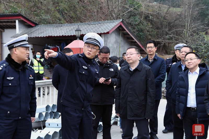 2022年1月9日，元方赴江油督導(dǎo)道路交通安全隱患整治2  張莉 攝.jpg