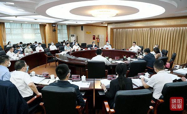 2022年9月22日，市政府第37次常務(wù)會  張莉 攝.jpg