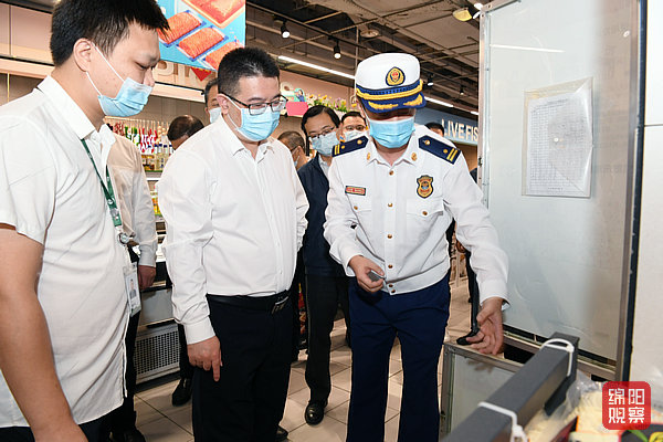 2022年9月28日，李云檢查節(jié)前安全生產(chǎn)、疫情防控、市場供應(yīng)4  張莉 攝.jpg