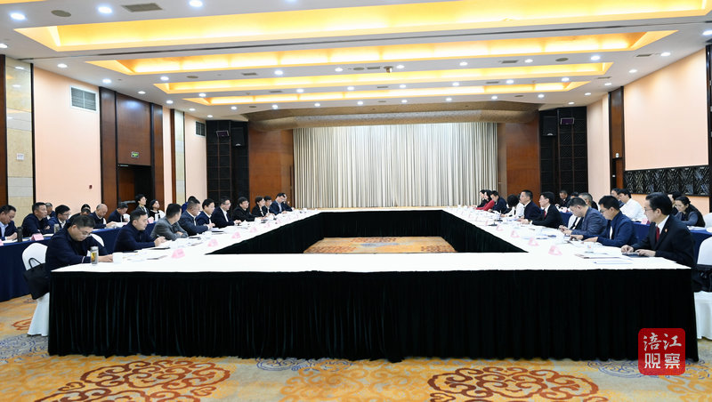 2023年10月31日，李云出席府院兩長聯(lián)系會  張莉 攝.jpg