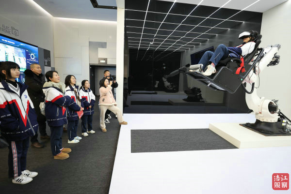 參觀科技智谷5G園、綿陽科技創(chuàng)新館、凱德非遺集市5.jpg