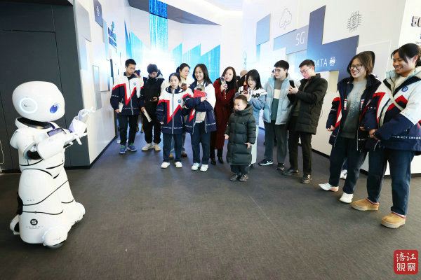 參觀科技智谷5G園、綿陽科技創(chuàng)新館、凱德非遺集市4.jpg