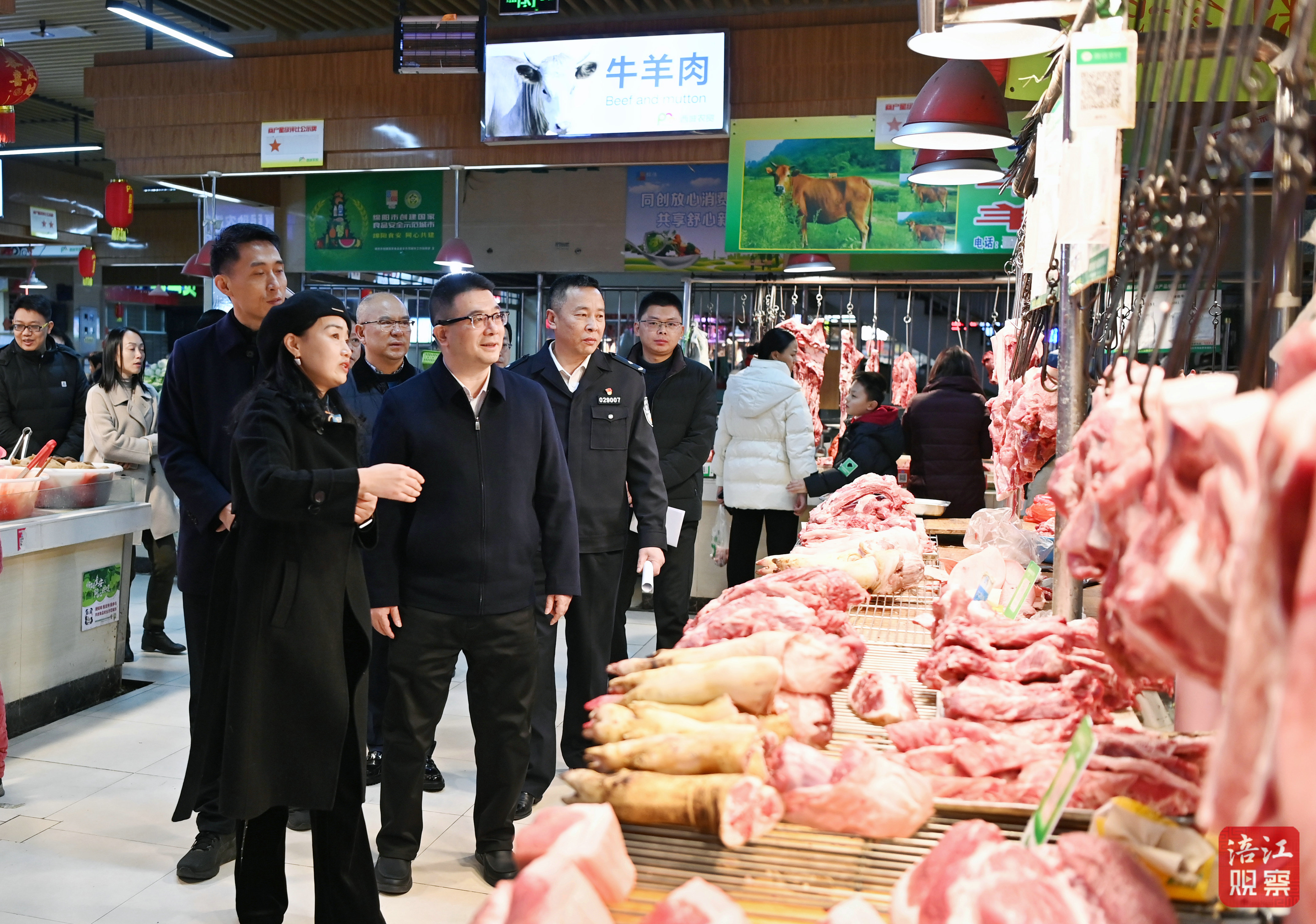 2025年1月27日，李云檢查節(jié)日供應(yīng)、安全穩(wěn)定工作‘，慰問(wèn)一線職工8  張莉 攝.jpg