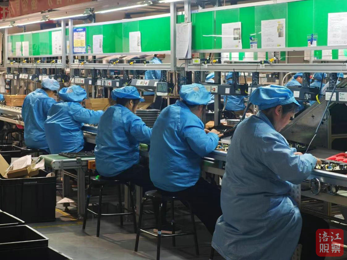 四川愛創(chuàng)科技有限公司變頻與控制事業(yè)部生產(chǎn)制造廠內(nèi)景象.jpg
